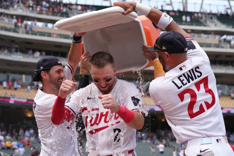 Clemens hits walk-off grand slam with 2 outs to send Twins past Royals